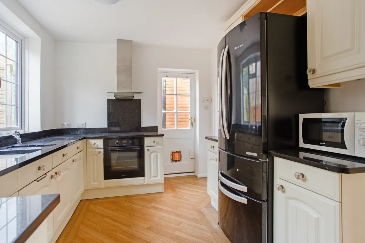 Fairford Close, Haywards Heath, RH16 photo 4