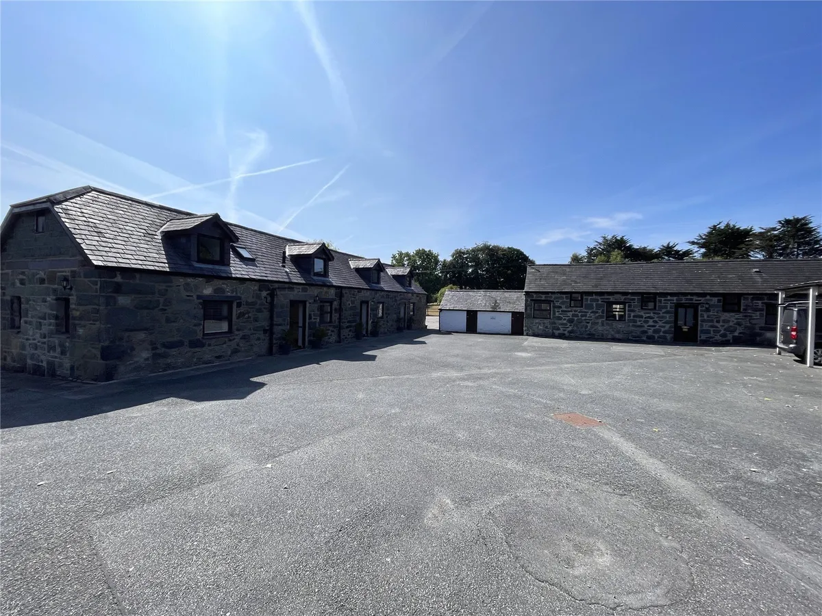 Gwern Borter Manor, Rowen, Conwy, LL32