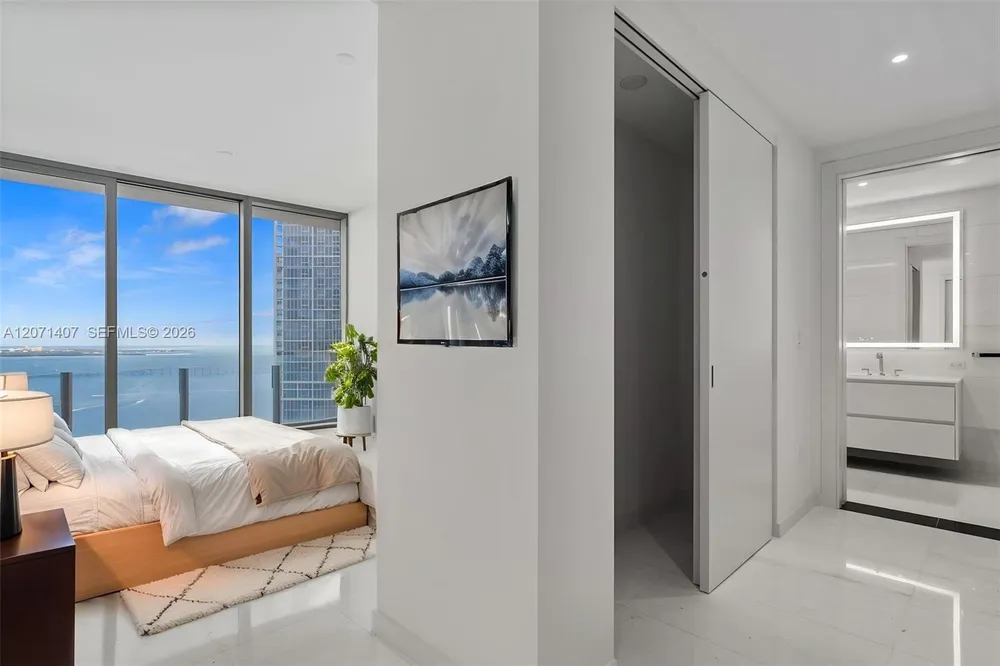 300 Biscayne Boulevard Way, Miami, FL 33131