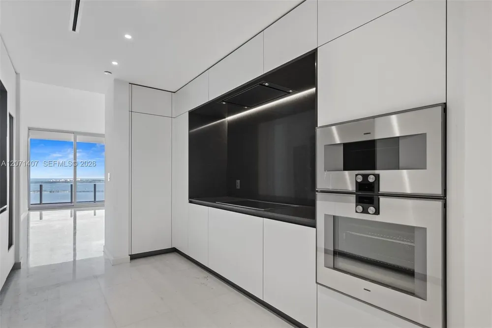 300 Biscayne Boulevard Way, Miami, FL 33131