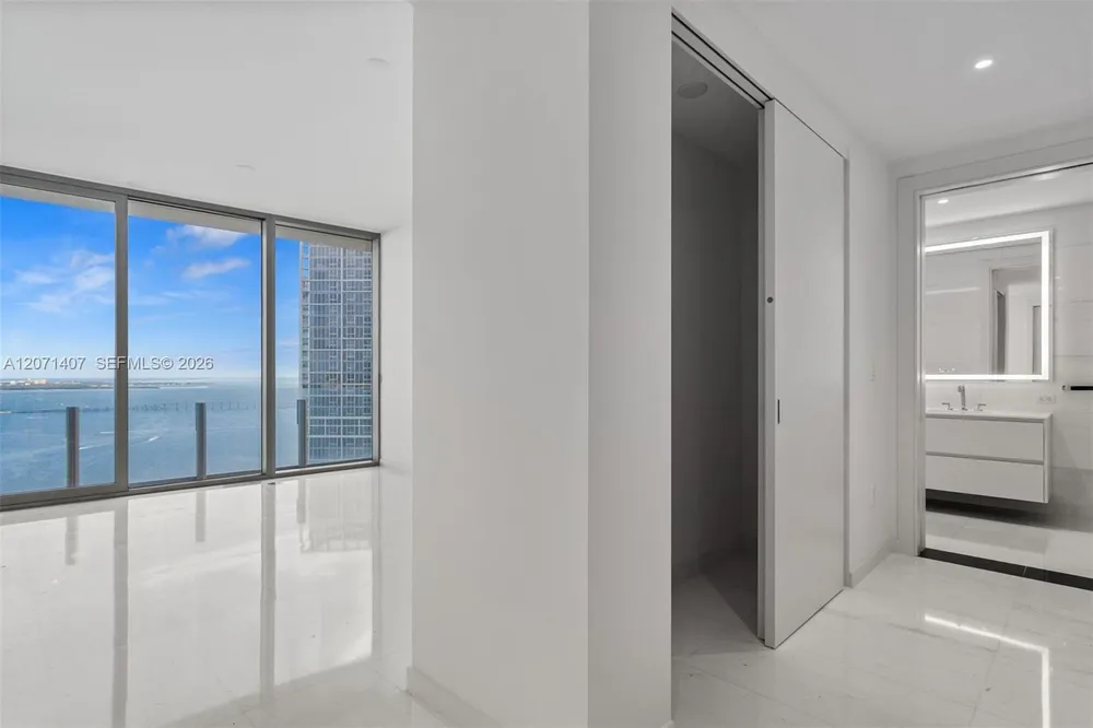 300 Biscayne Boulevard Way, Miami, FL 33131