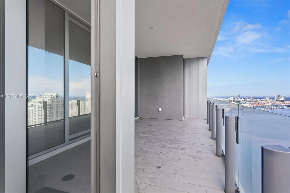 300 Biscayne Boulevard Way, Miami, FL 33131