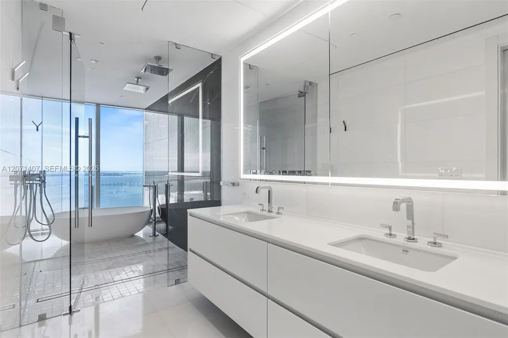 300 Biscayne Boulevard Way, Miami, FL 33131