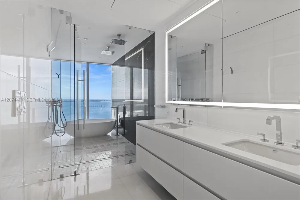 300 Biscayne Boulevard Way, Miami, FL 33131