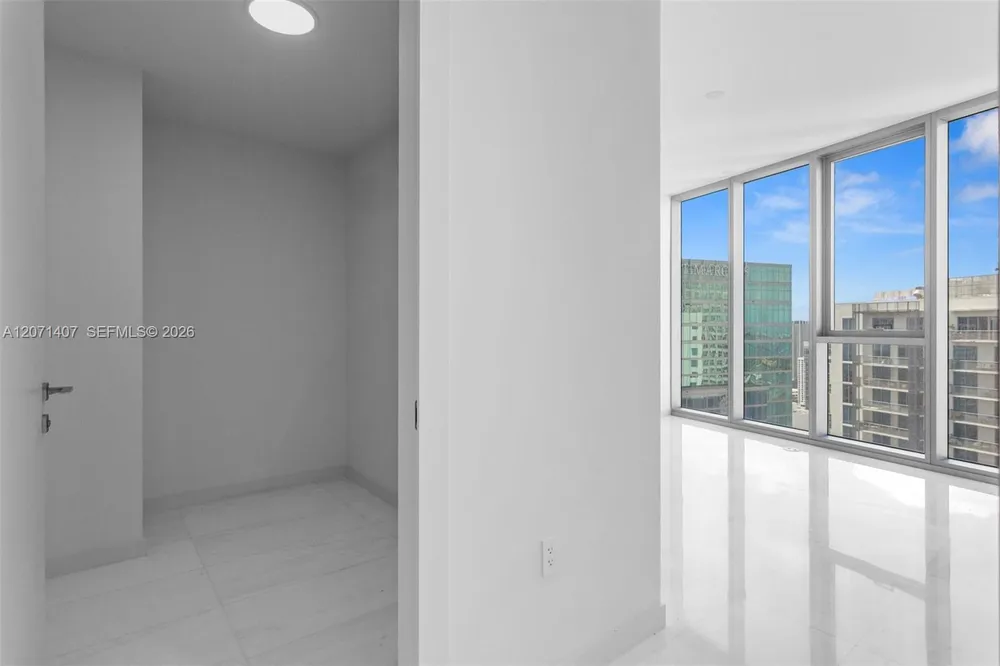 300 Biscayne Boulevard Way, Miami, FL 33131