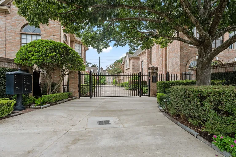 2514 Potomac Dr, Houston, TX 77057