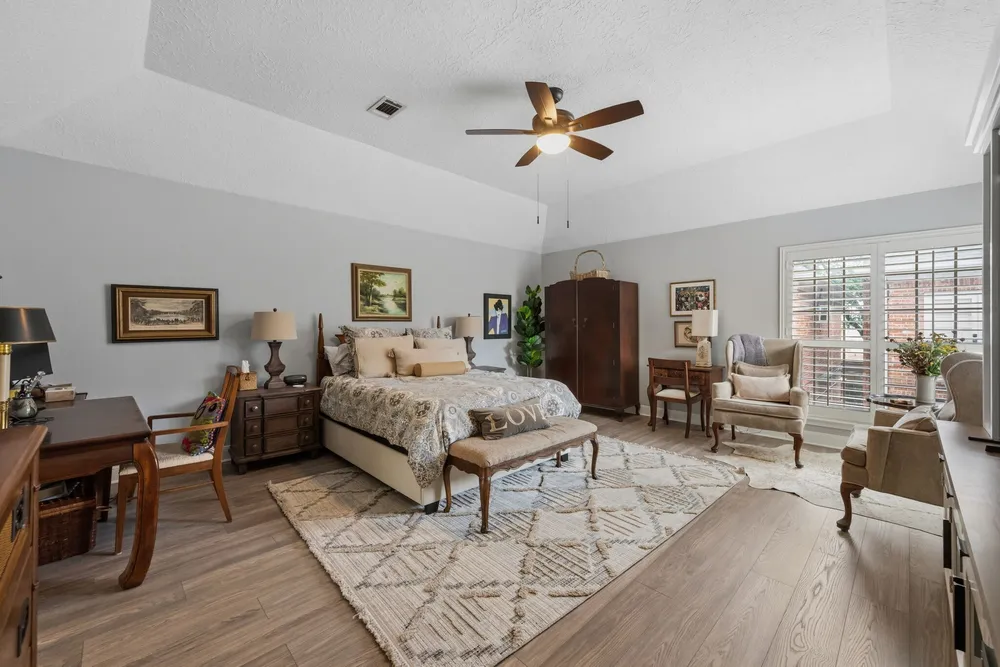 2514 Potomac Dr, Houston, TX 77057