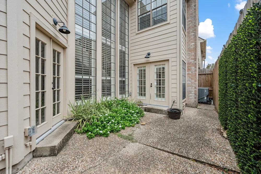 2514 Potomac Dr, Houston, TX 77057