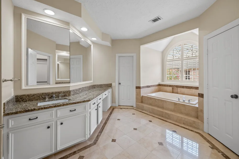 2514 Potomac Dr, Houston, TX 77057