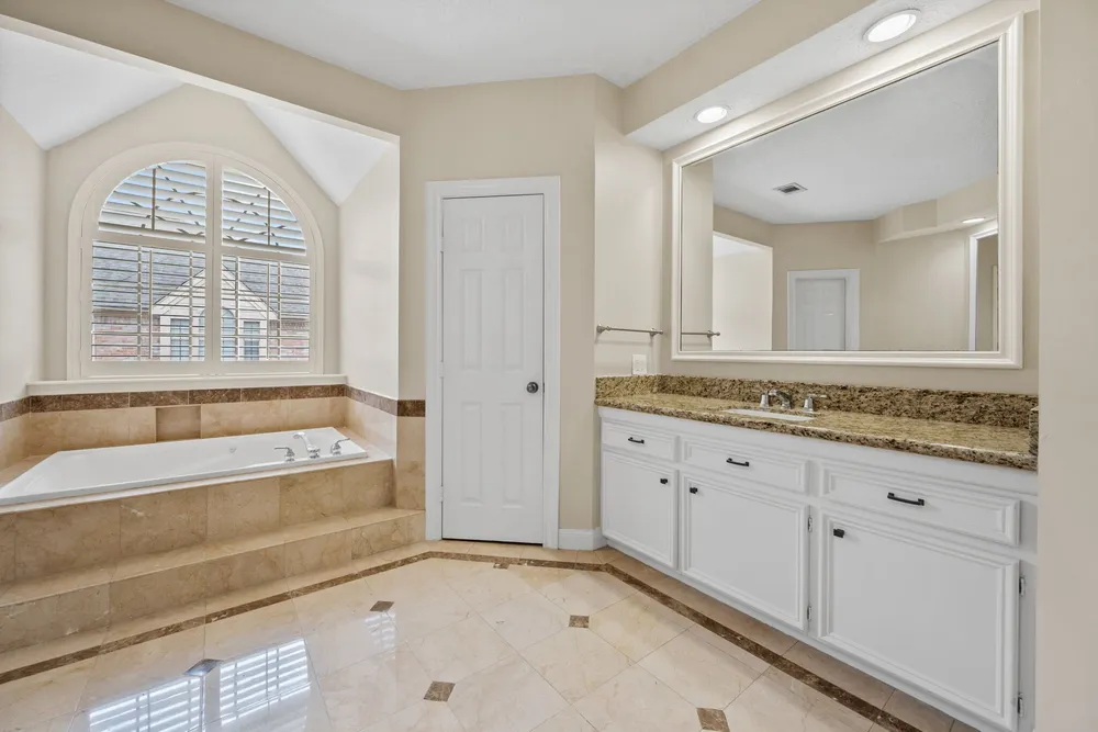 2514 Potomac Dr, Houston, TX 77057