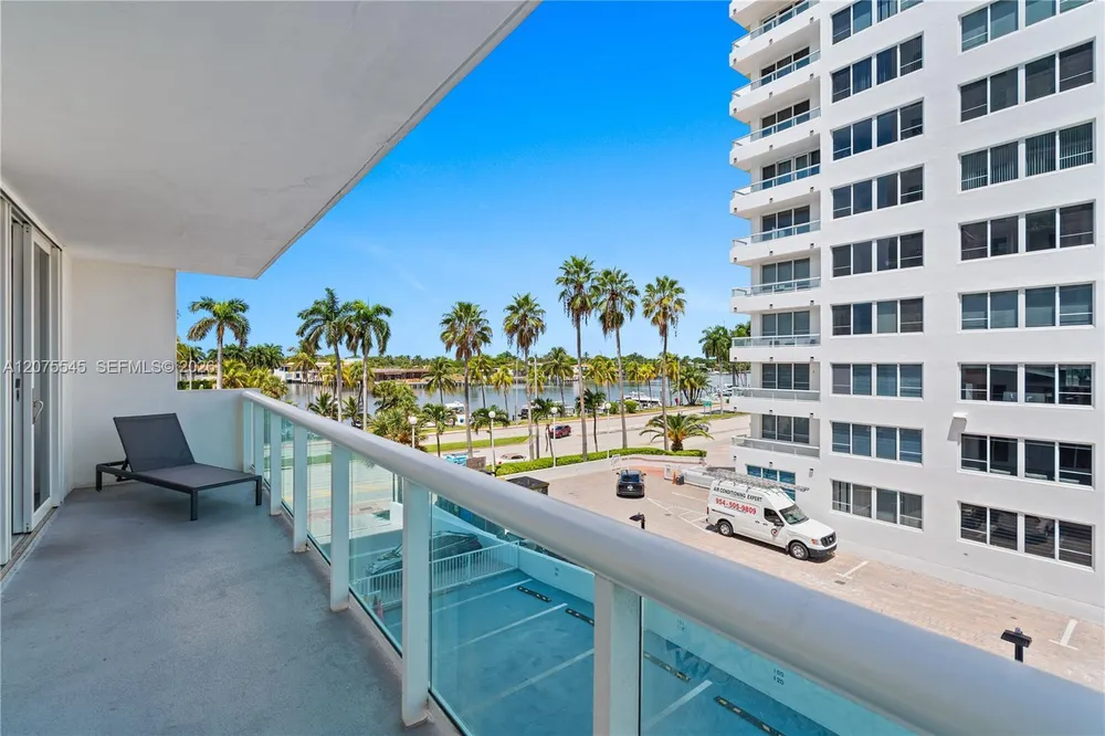 5001 Collins Ave, Miami Beach, FL 33140
