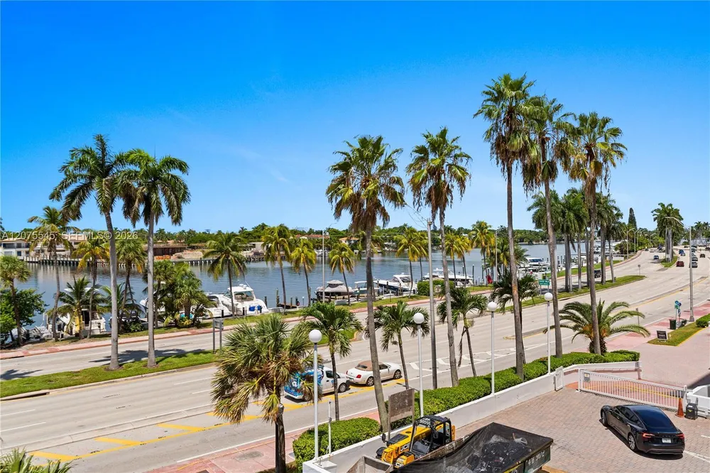 5001 Collins Ave, Miami Beach, FL 33140