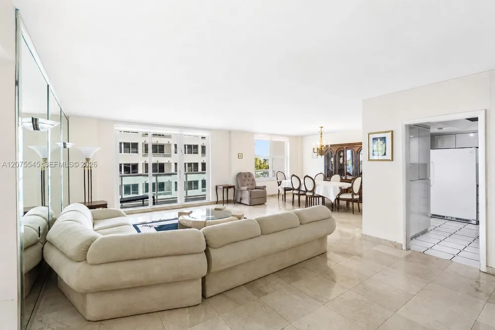 5001 Collins Ave, Miami Beach, FL 33140