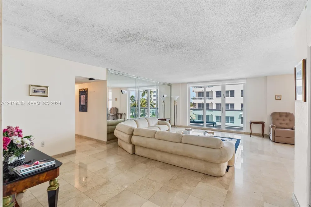 5001 Collins Ave, Miami Beach, FL 33140