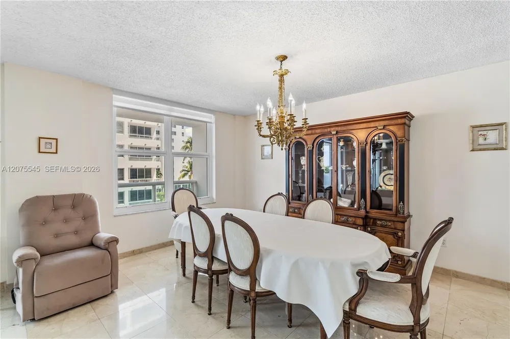 5001 Collins Ave, Miami Beach, FL 33140