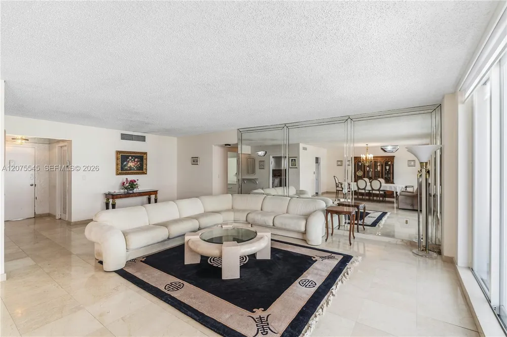 5001 Collins Ave, Miami Beach, FL 33140