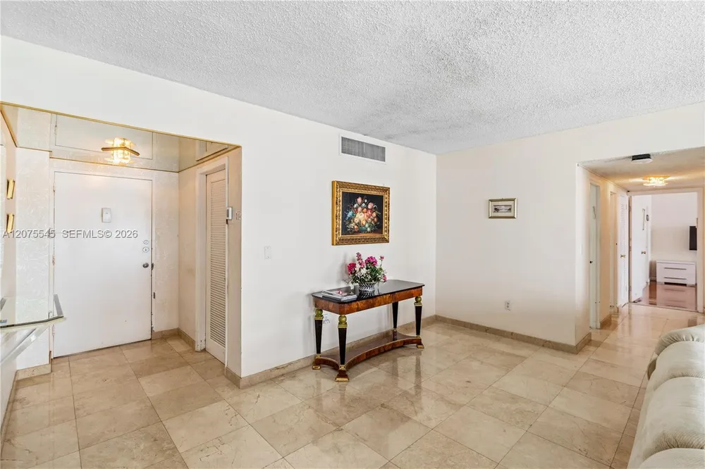 5001 Collins Ave, Miami Beach, FL 33140