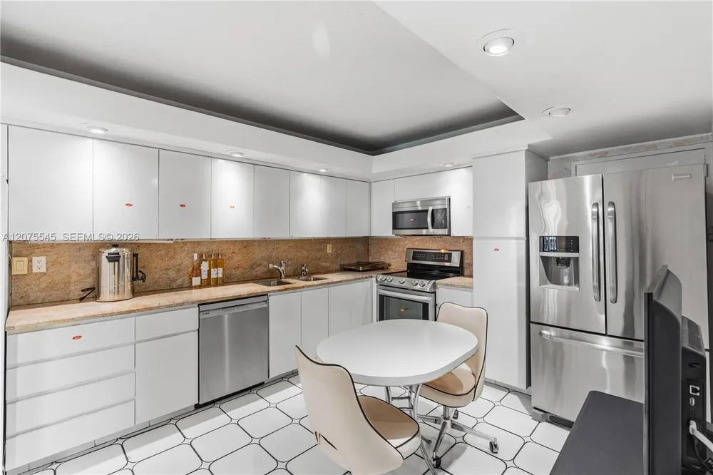 5001 Collins Ave, Miami Beach, FL 33140