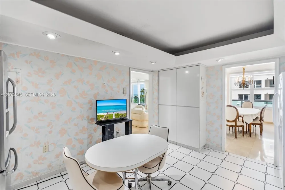 5001 Collins Ave, Miami Beach, FL 33140