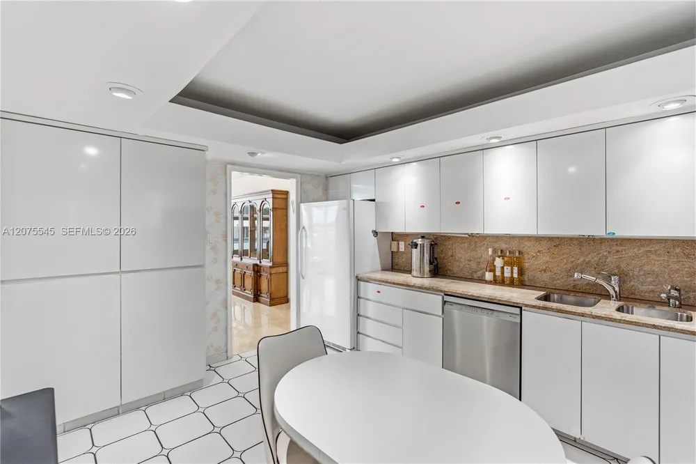 5001 Collins Ave, Miami Beach, FL 33140
