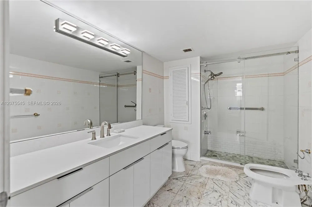 5001 Collins Ave, Miami Beach, FL 33140