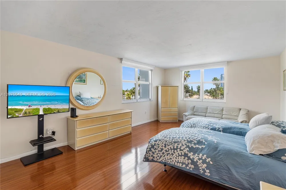 5001 Collins Ave, Miami Beach, FL 33140