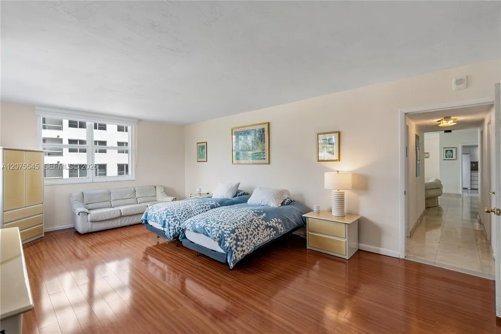 5001 Collins Ave, Miami Beach, FL 33140