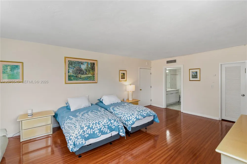 5001 Collins Ave, Miami Beach, FL 33140