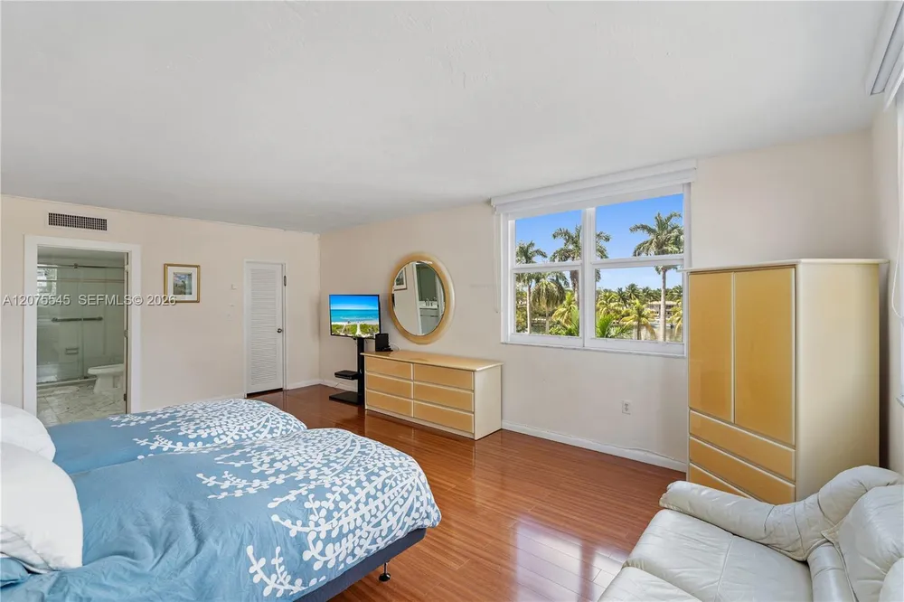 5001 Collins Ave, Miami Beach, FL 33140