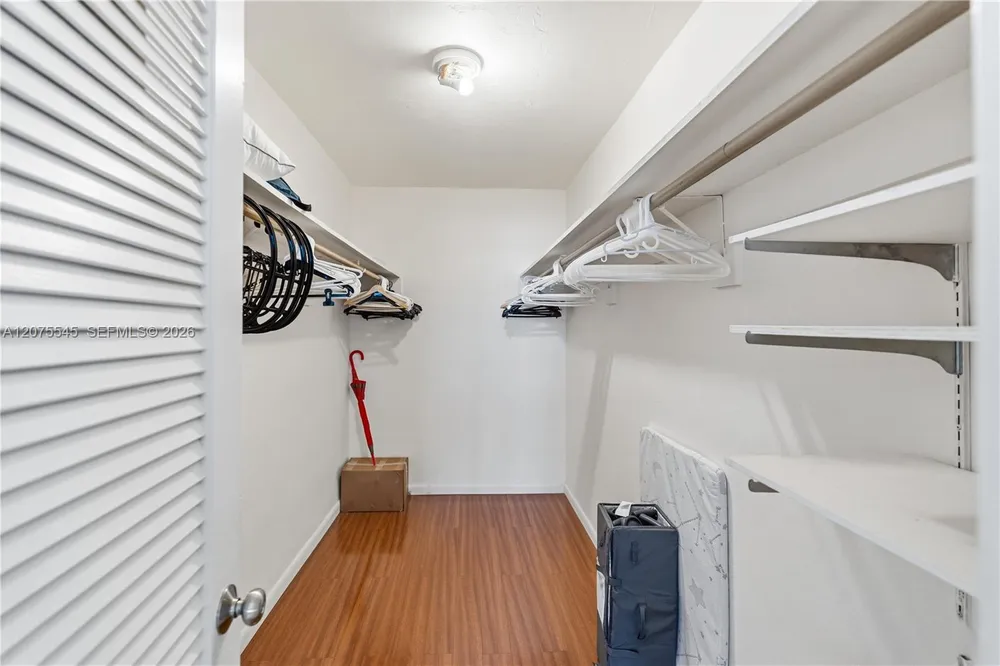 5001 Collins Ave, Miami Beach, FL 33140