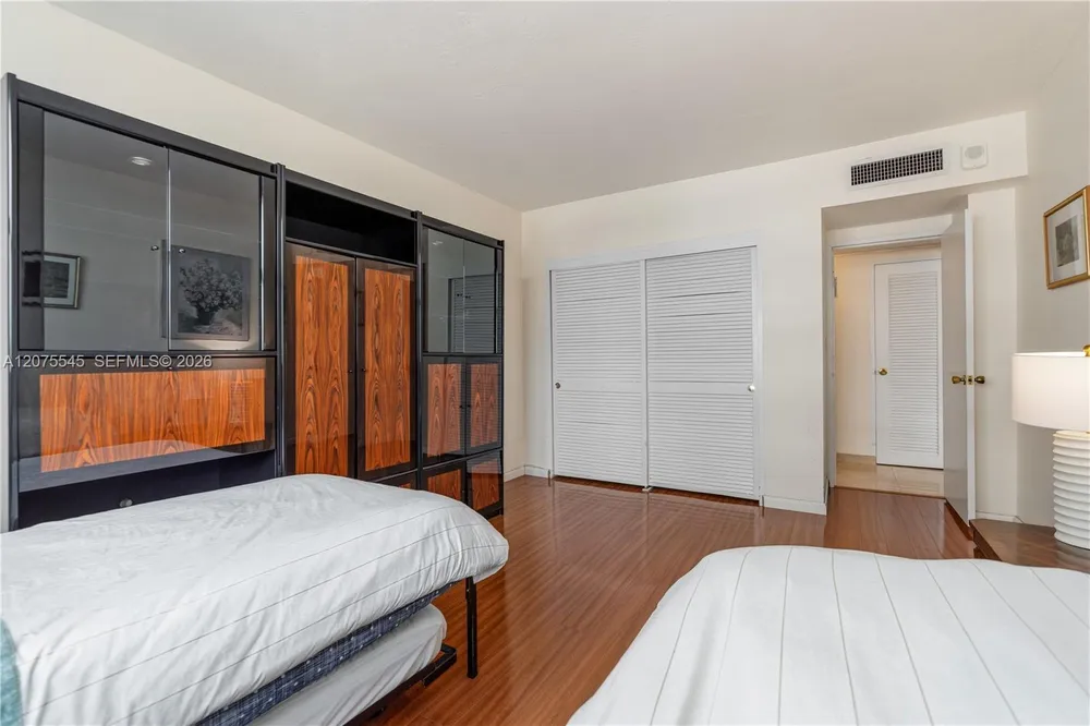 5001 Collins Ave, Miami Beach, FL 33140