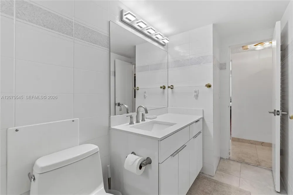 5001 Collins Ave, Miami Beach, FL 33140