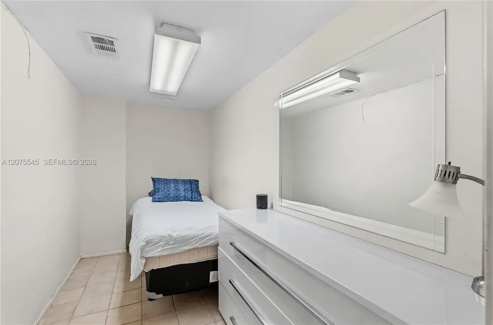 5001 Collins Ave, Miami Beach, FL 33140