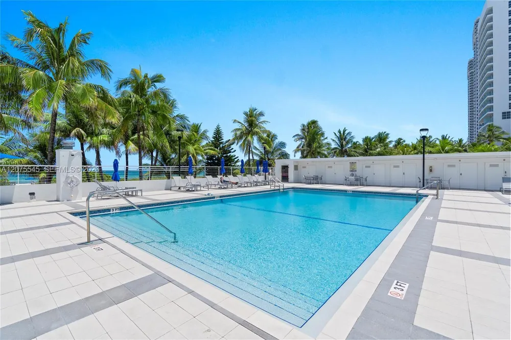 5001 Collins Ave, Miami Beach, FL 33140