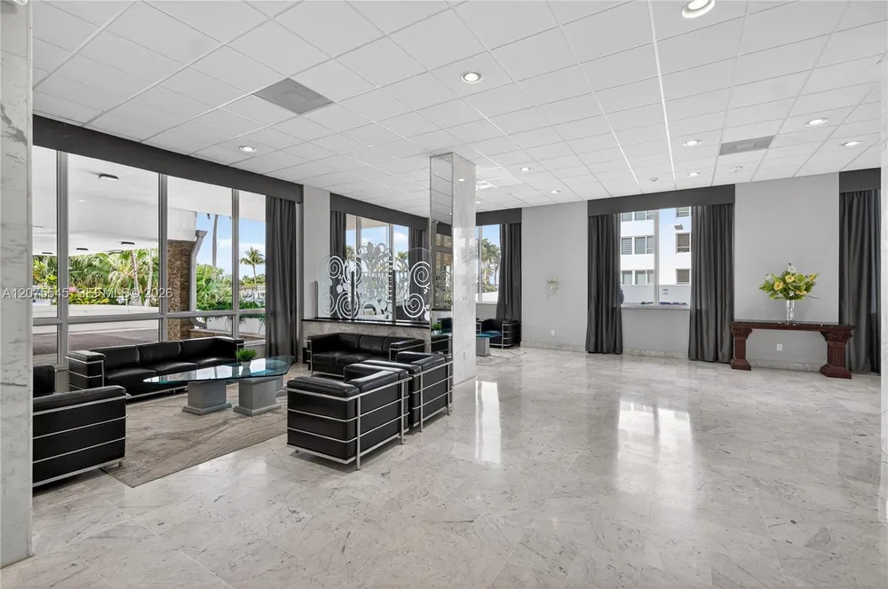 5001 Collins Ave, Miami Beach, FL 33140