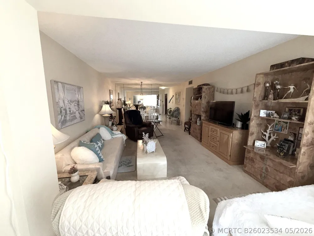1030 Silk Oak Terrace, Delray Beach, FL 33445