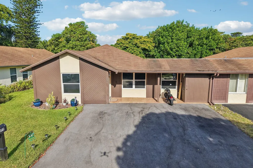 2075 SW 72nd Ave, Davie, FL 33317