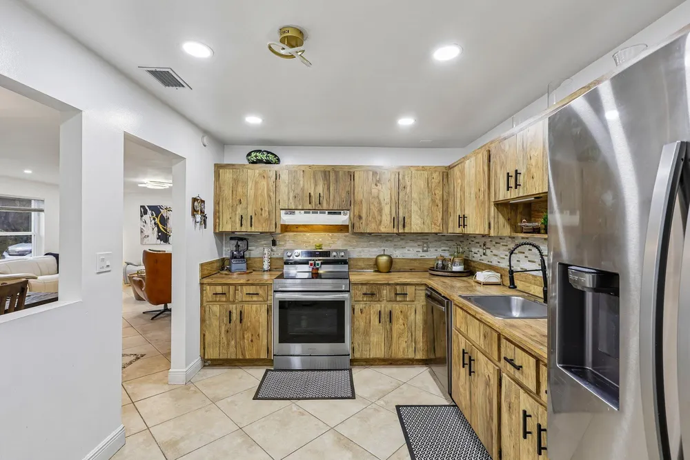 2075 SW 72nd Ave, Davie, FL 33317