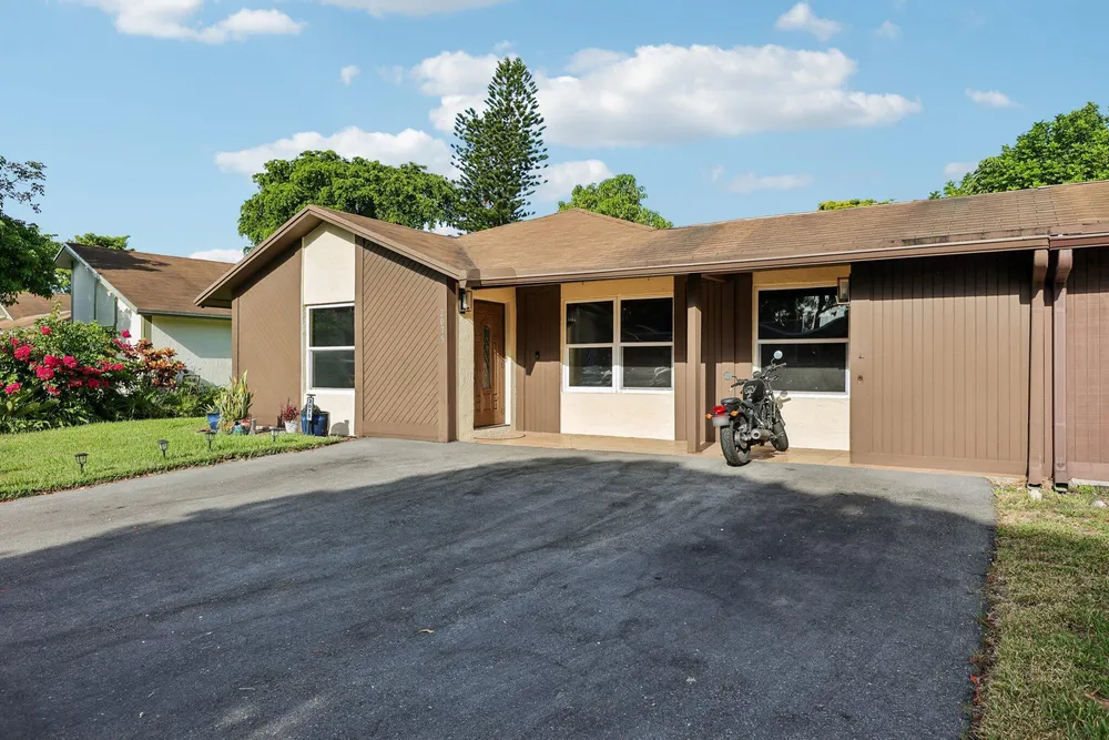 2075 SW 72nd Ave, Davie, FL 33317