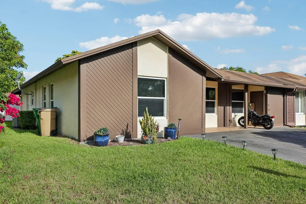 2075 SW 72nd Ave, Davie, FL 33317