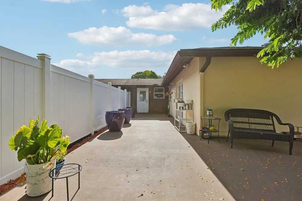 2075 SW 72nd Ave, Davie, FL 33317