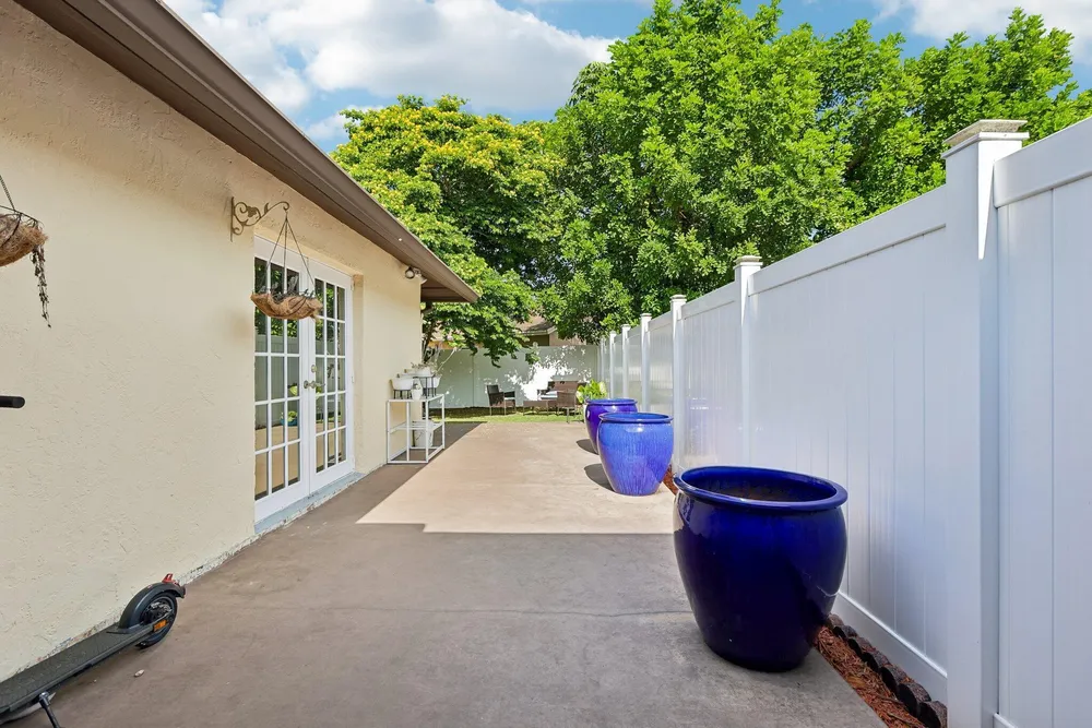 2075 SW 72nd Ave, Davie, FL 33317