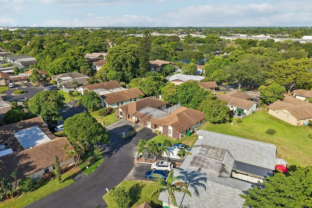 2075 SW 72nd Ave, Davie, FL 33317