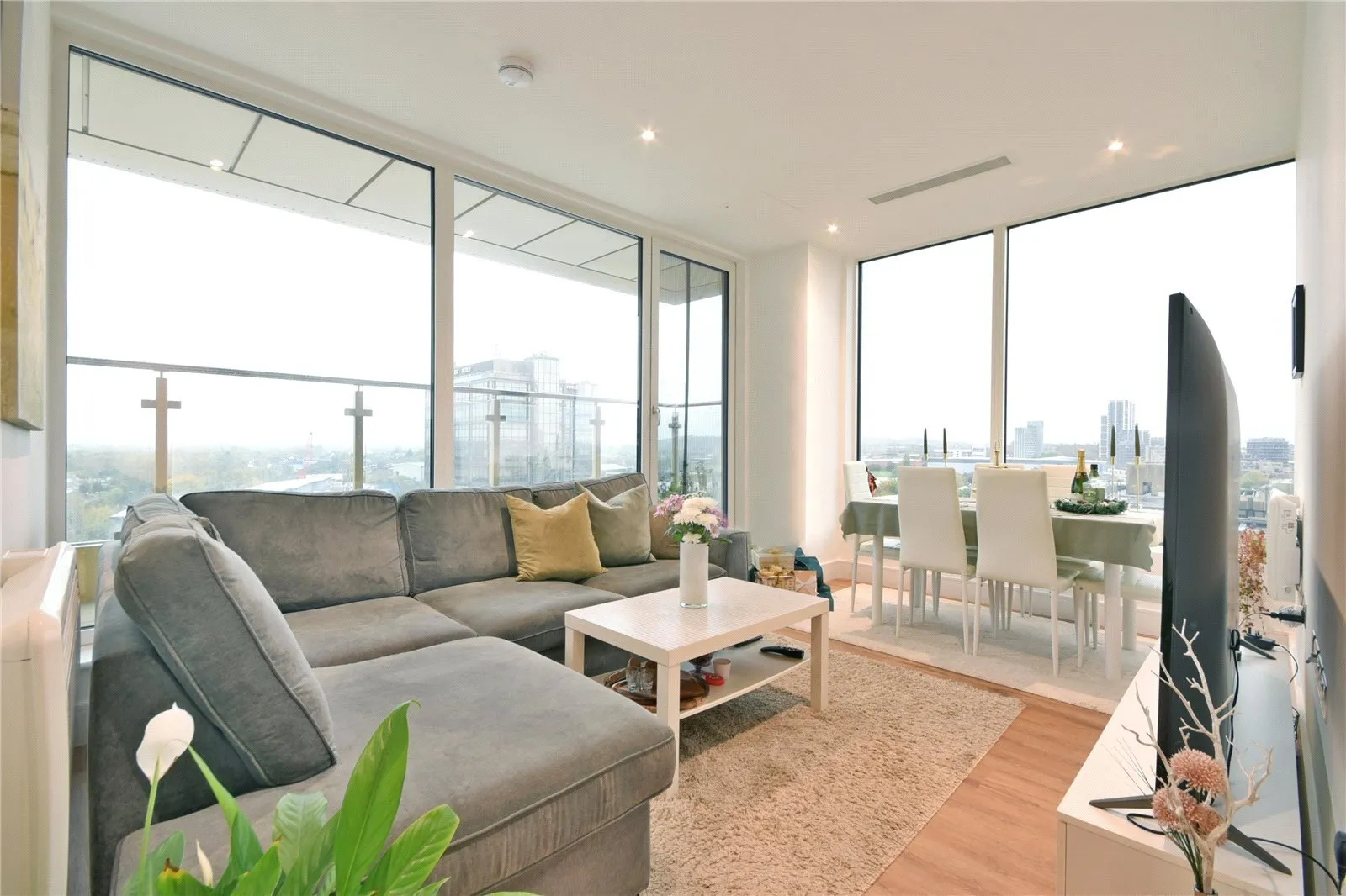 West Gate, Ealing, London, W5