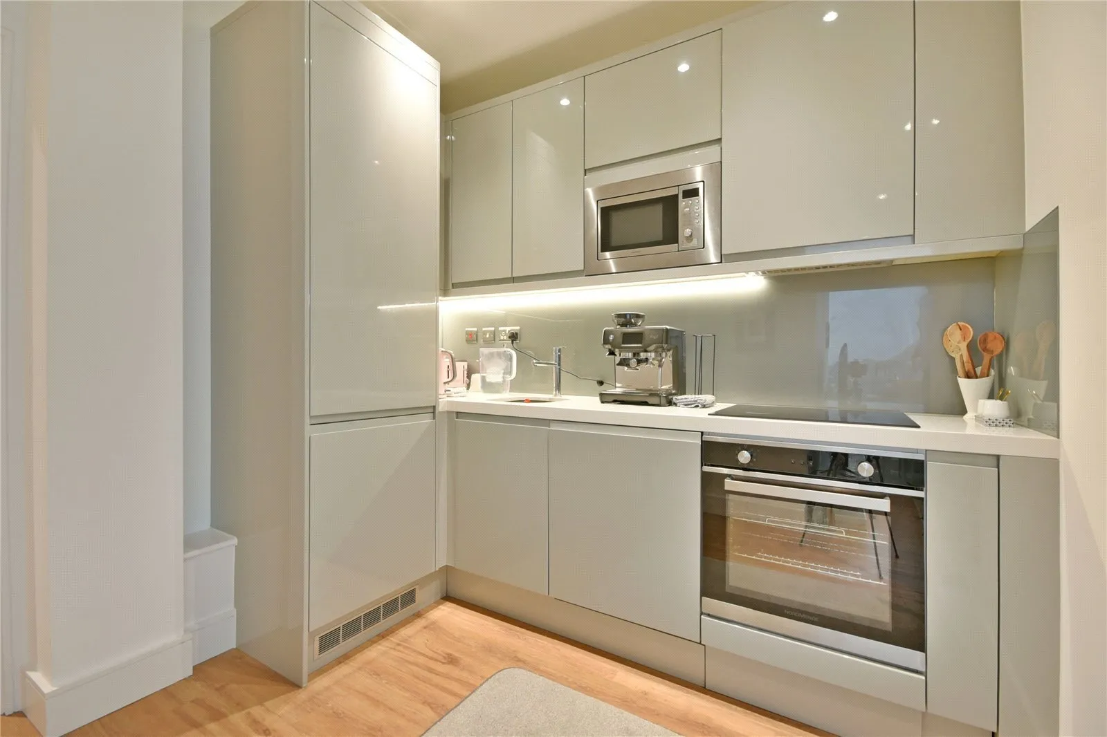 West Gate, Ealing, London, W5