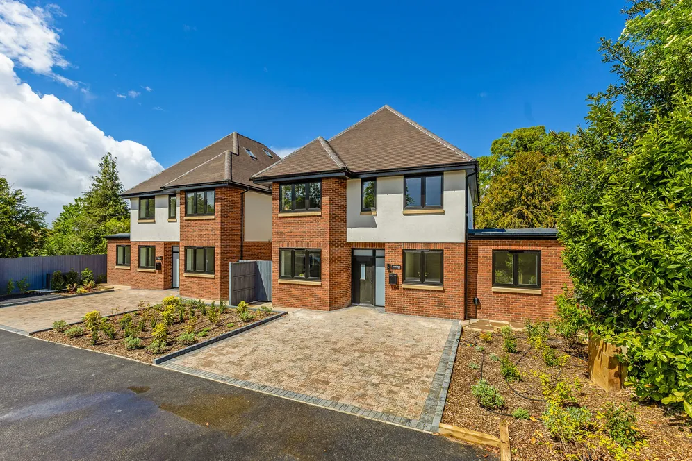 Loveall House, The Lawns, Banstead, SM7 photo 2