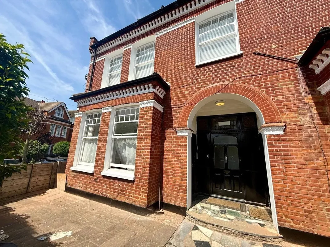 30 Terrapin Road, London, SW17