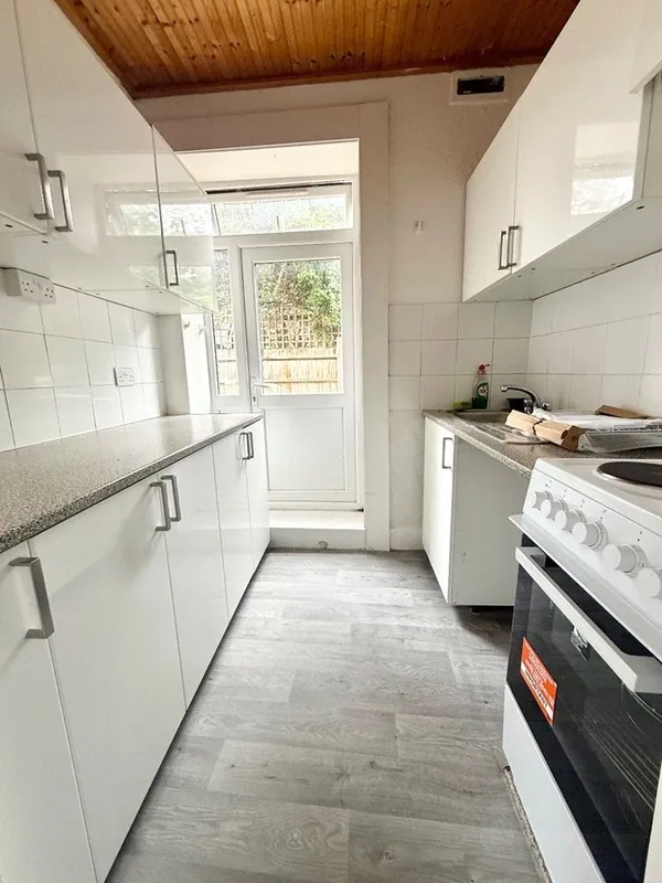 30 Terrapin Road, London, SW17