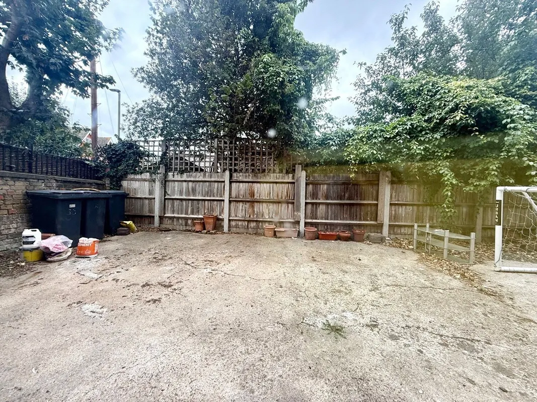 30 Terrapin Road, London, SW17