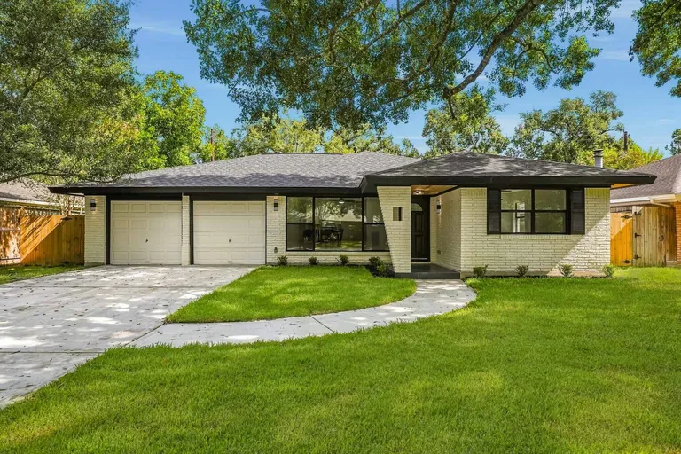 5322 Briarbend Dr, Houston, TX 77096